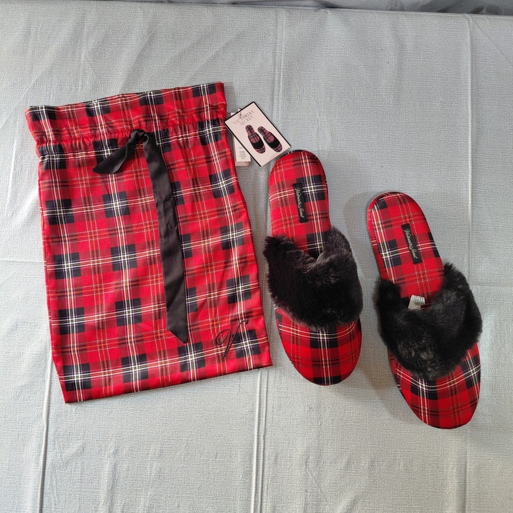 Victoria's Secret Plaid Slipper Satin Gift Bag Women's LG 9/10 Red Black Holiday
